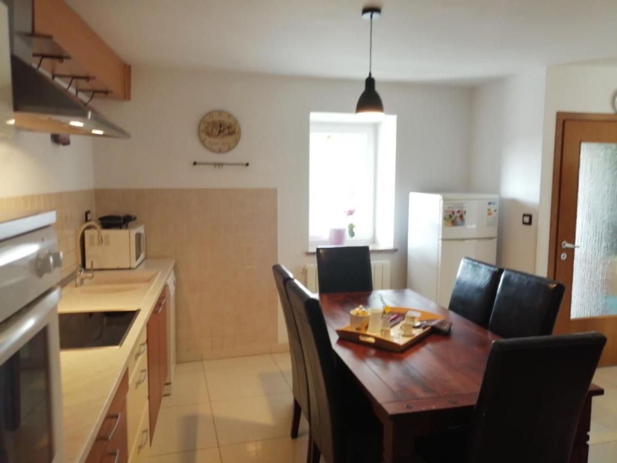 App Isabel Apartment Zminj ภายนอก รูปภาพ