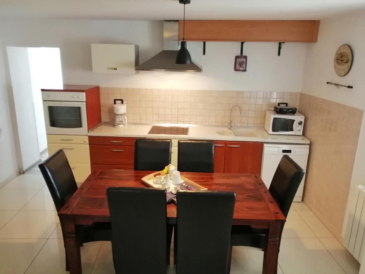 App Isabel Apartment Zminj ภายนอก รูปภาพ